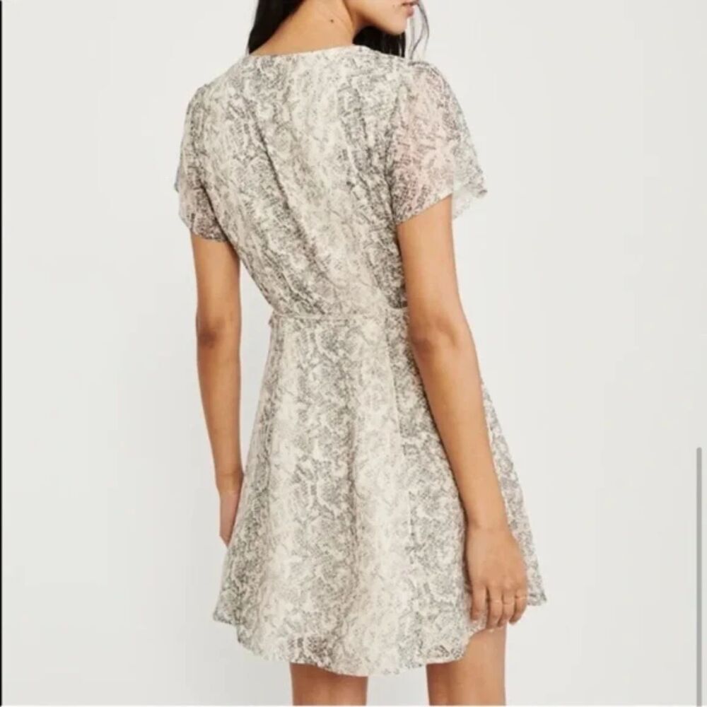 SOLD OUT & Fitch Snake Skin Wrap Mini Dress V-Neck Short Sleeve Tan Size XS - Picture 6 of 12